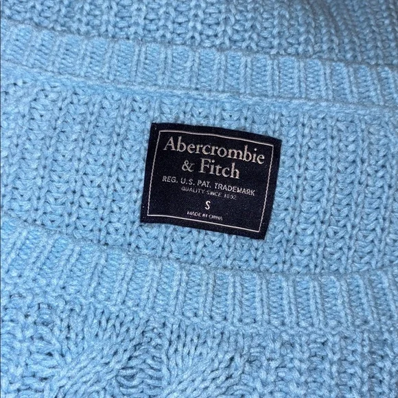 Abercrombie & Fitch Light Blue Cable Knit Sweater Size Small - Picture 6 of 7